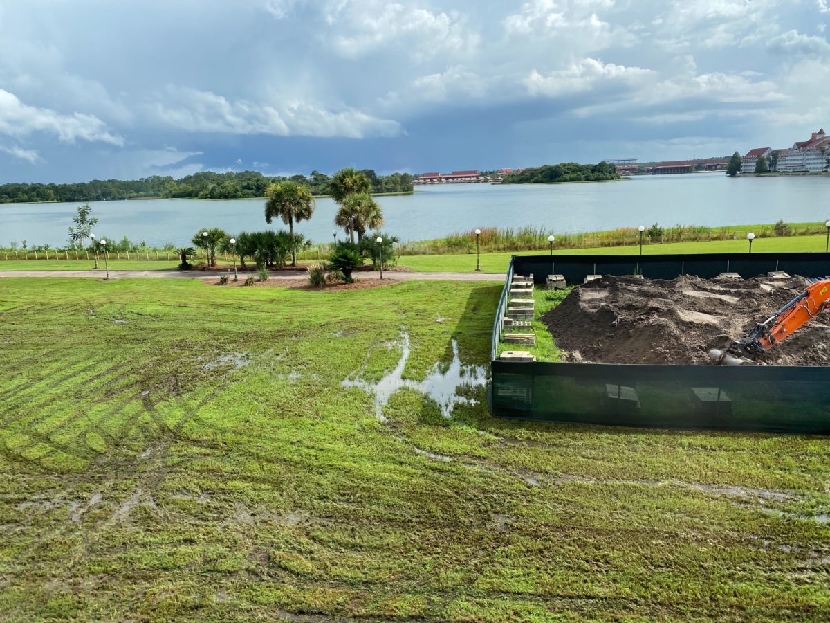 grand-floridian-magic-kingdom-walkway-15