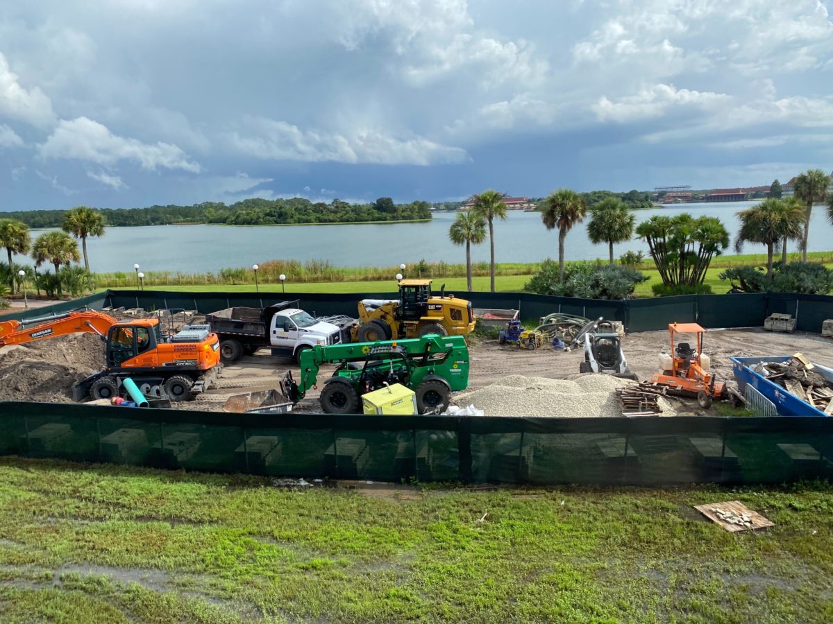 grand-floridian-magic-kingdom-walkway-19