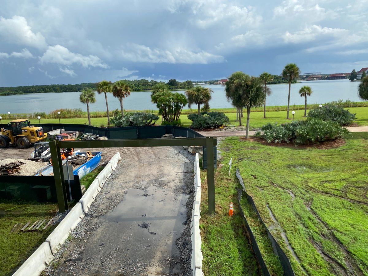 grand-floridian-magic-kingdom-walkway-21