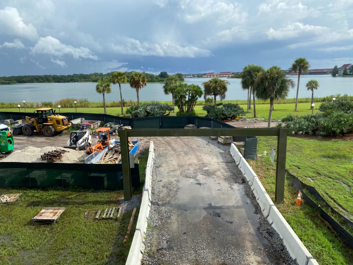 grand-floridian-magic-kingdom-walkway-22