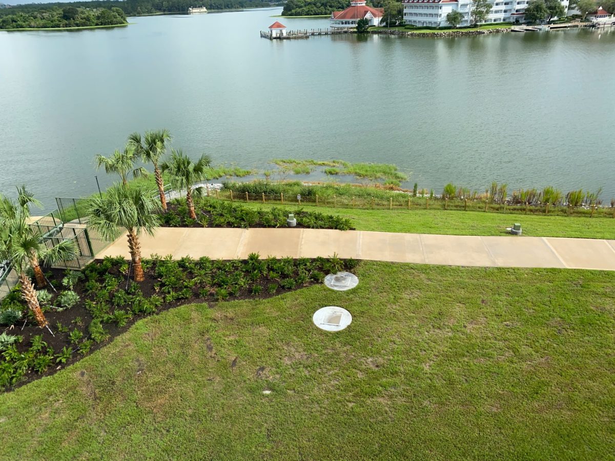 grand-floridian-magic-kingdom-walkway-25b