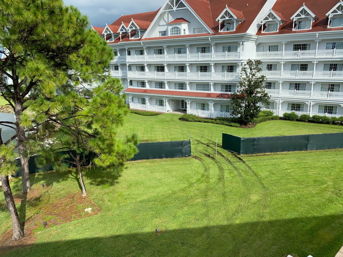 grand-floridian-magic-kingdom-walkway-29