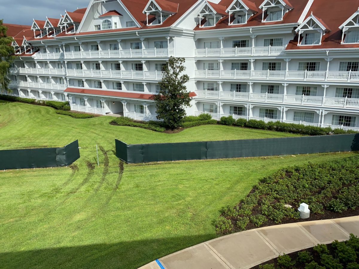 grand-floridian-magic-kingdom-walkway-31