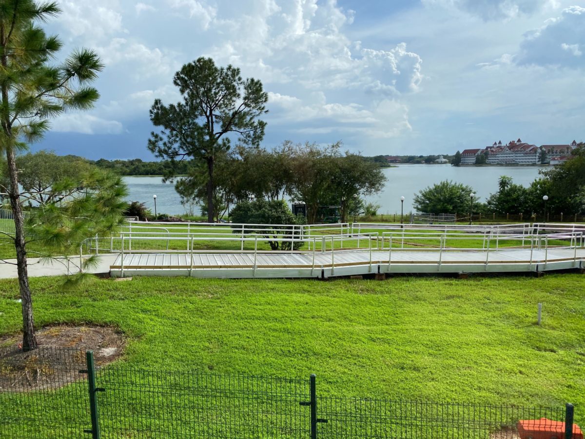 grand-floridian-magic-kingdom-walkway-5
