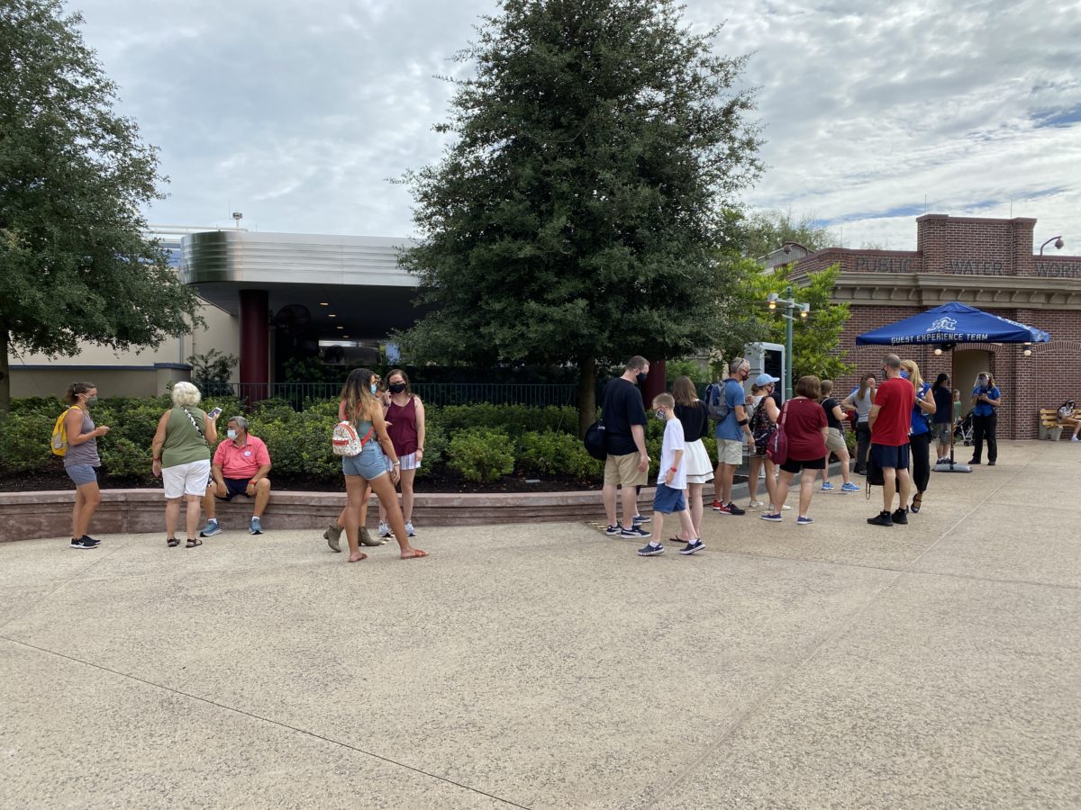 guest-experience-team-get-line-boarding-group-help-hollywood-studios-9162020-6777136