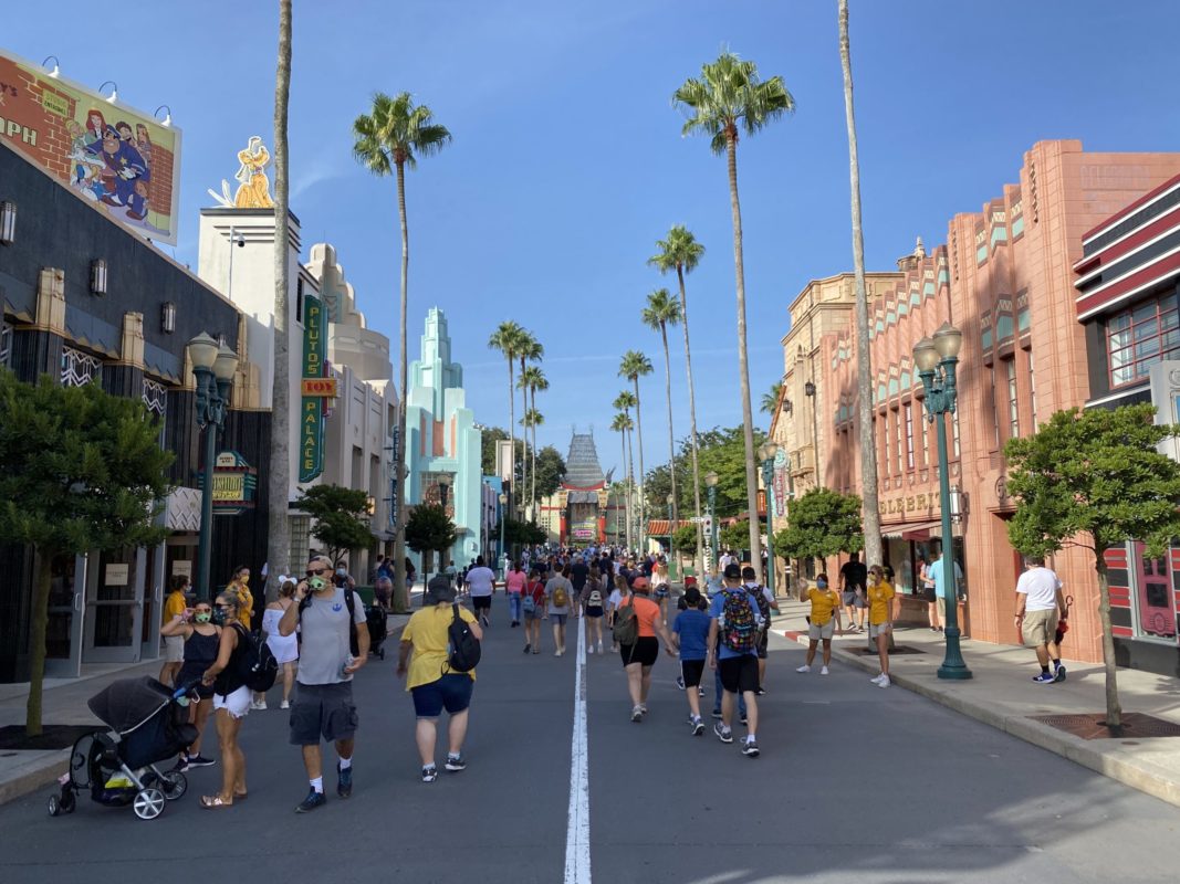 hollywood-boulevard-morning-crowd-hollywood-studios-9042020-3884037