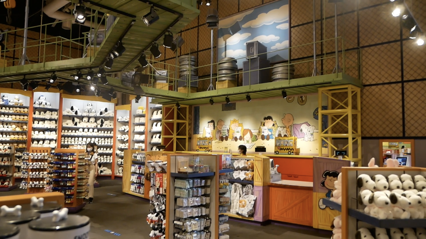 snoopy-store-inside