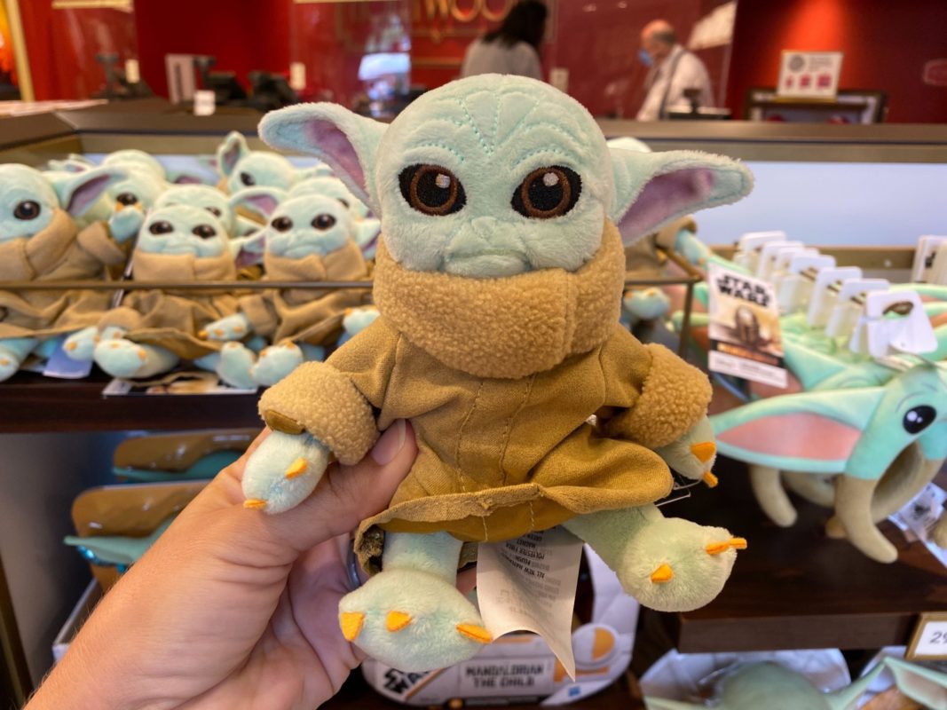 baby-yoda-shoulder-plush-2