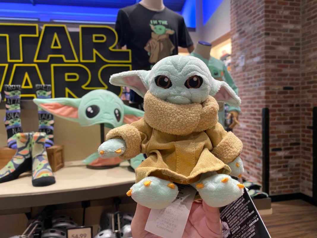 baby-yoda-shoulder-plush-dl-2
