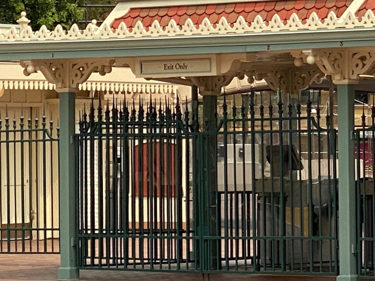 disneyland-hand-washing-station-1