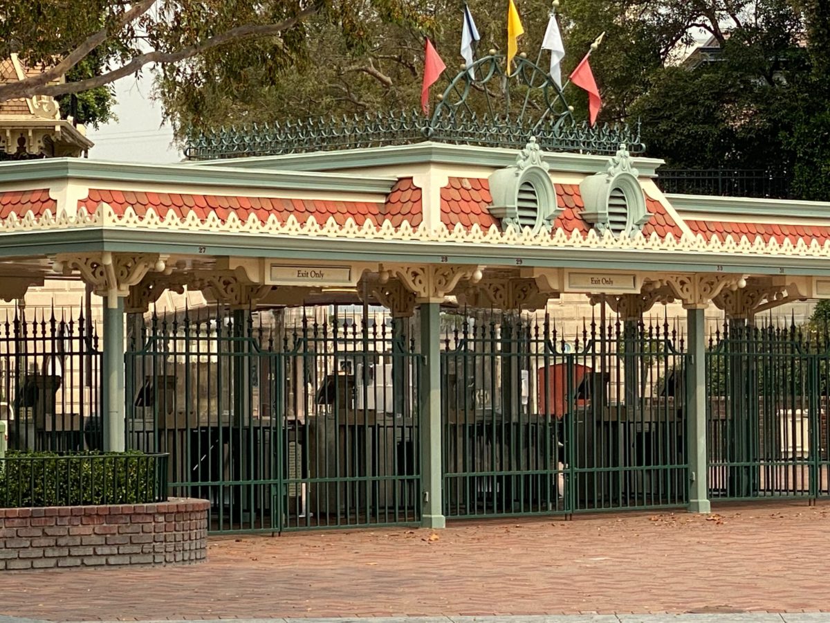 disneyland-hand-washing-station-3