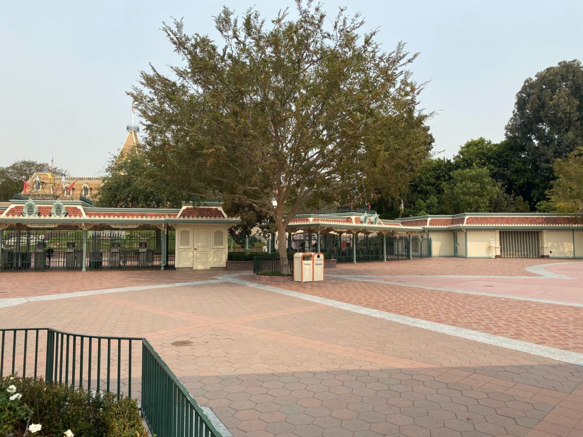 disneyland-hand-washing-station-4