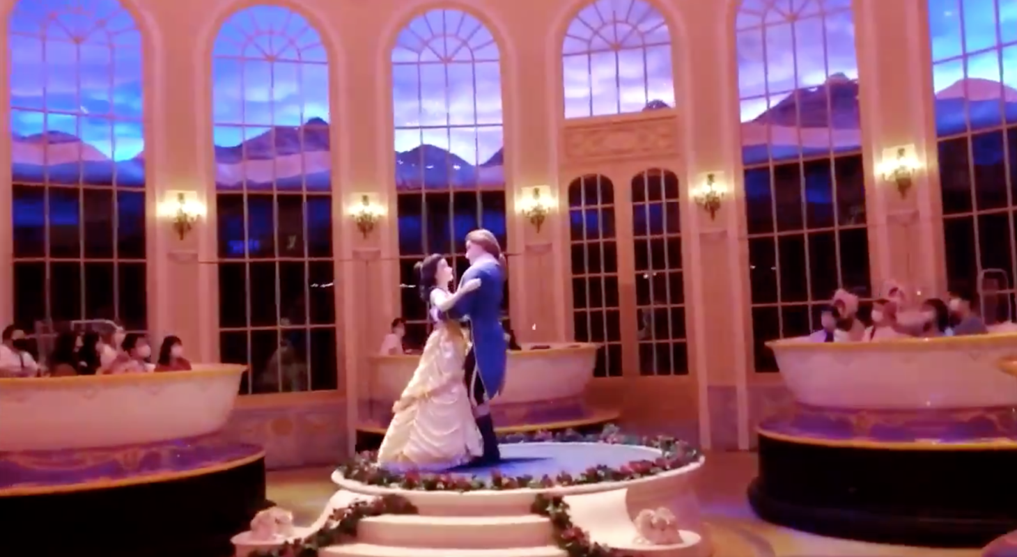 enchanted-tale-of-beauty-and-the-beast-dancing-animatronics