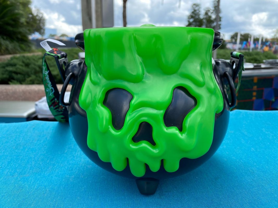 green-cauldron-popcorn-bucket-1