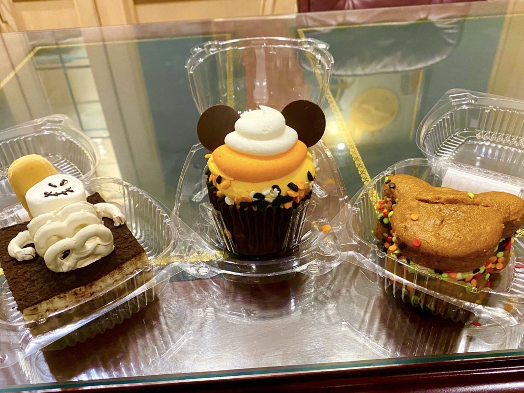 halloween-treats-yacht-club-2020