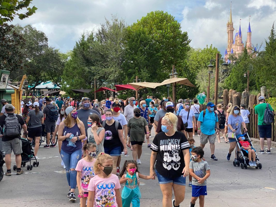 magic-kingdom-fantasyland-crowds-2