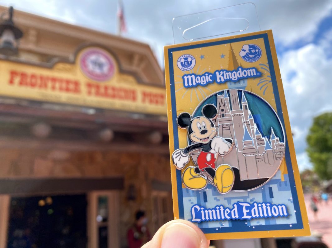 mickey-cinderella-castle-annual-passholder-pin-2020_3-2