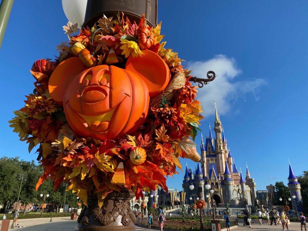 mickey-halloween-wreath-magic-kingdom-cinderella-castle-2