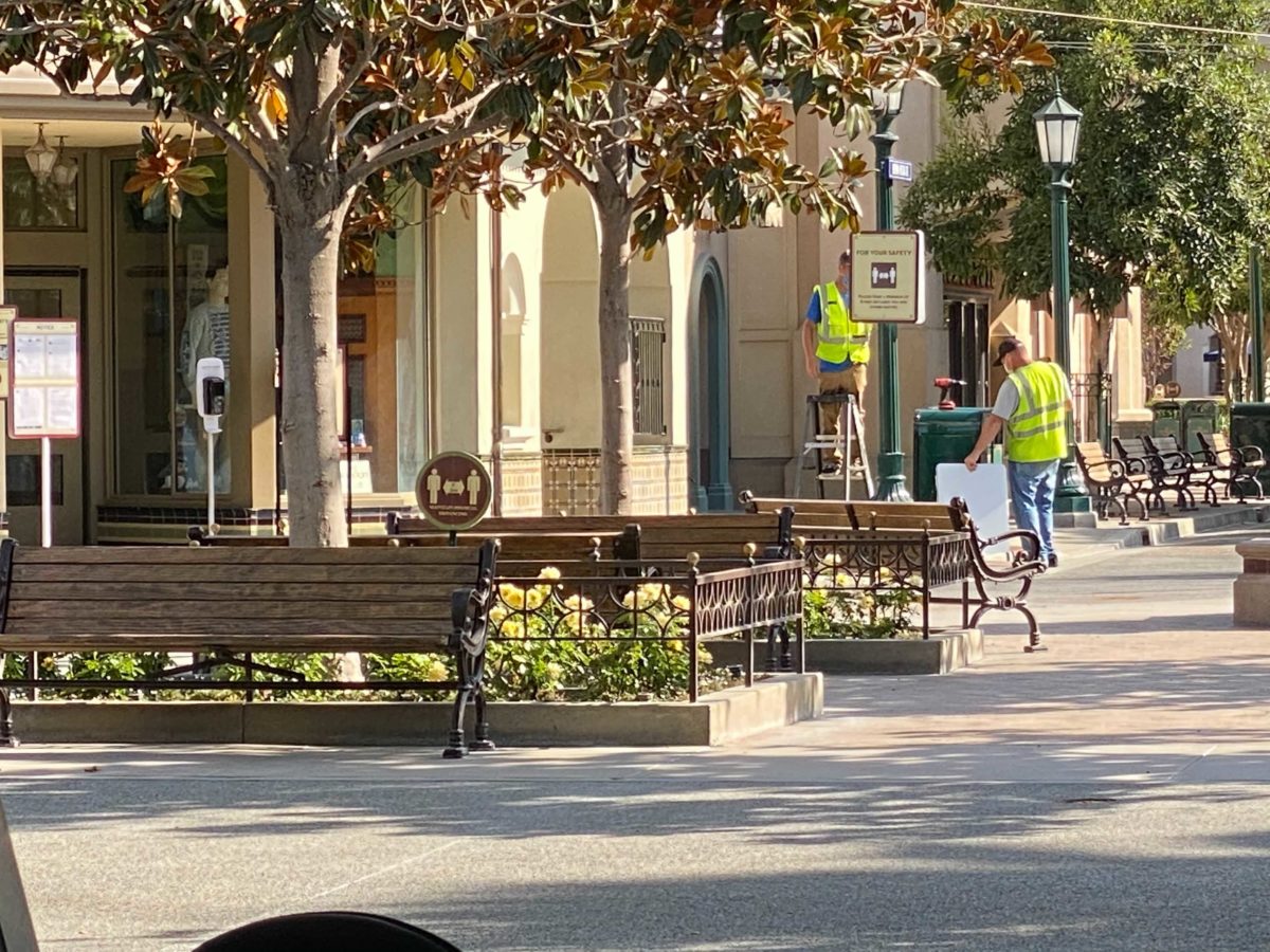 social-distancing-markers-installed-buena-vista-street-disney-california-adventure-10