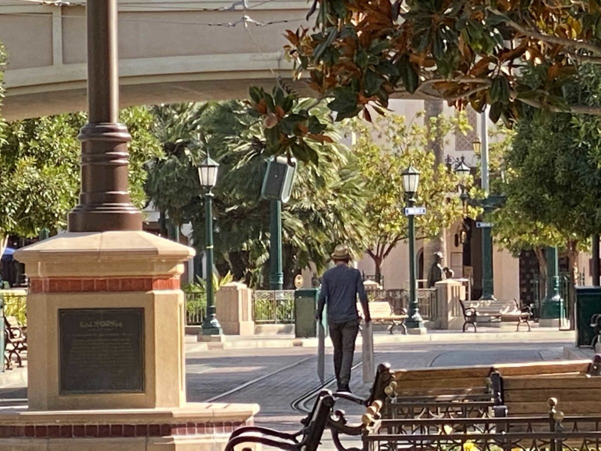 social-distancing-markers-installed-buena-vista-street-disney-california-adventure-11