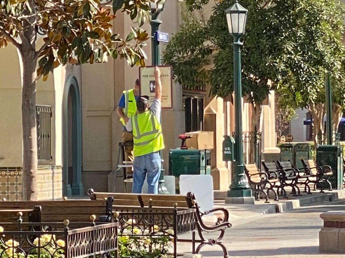 social-distancing-markers-installed-buena-vista-street-disney-california-adventure-13