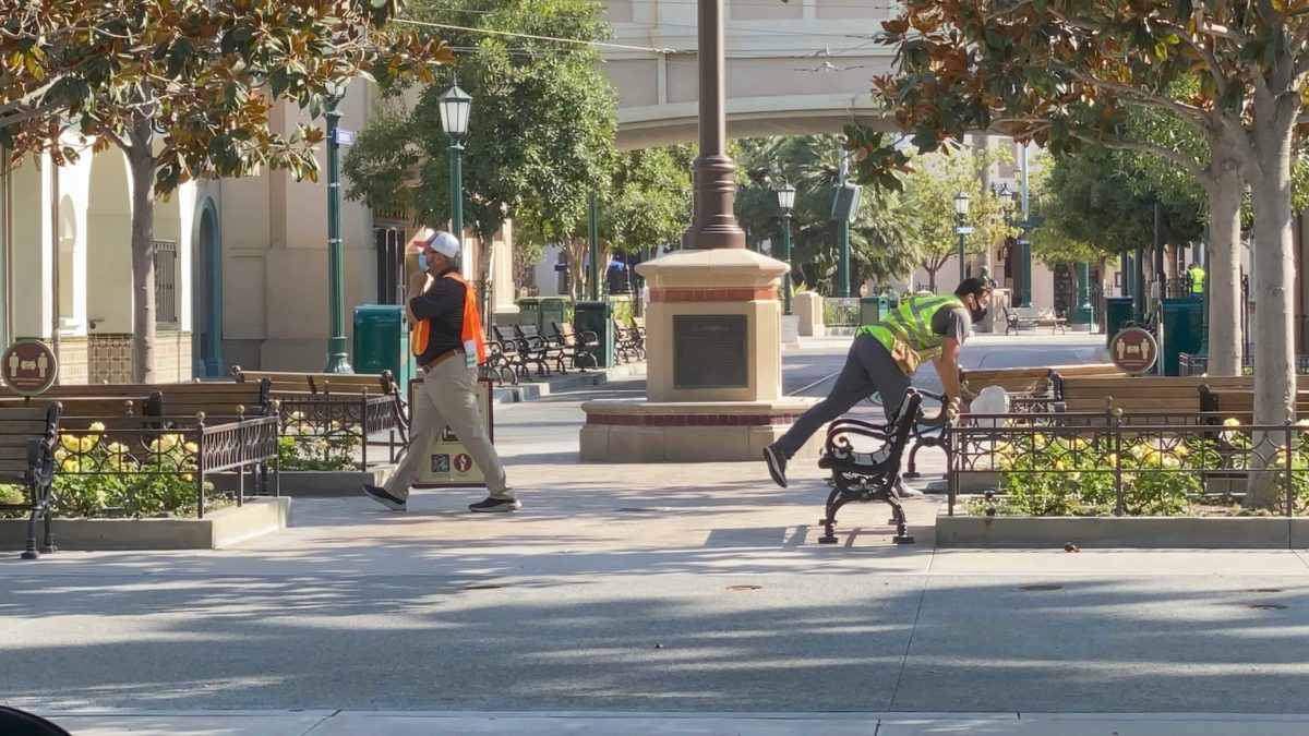 social-distancing-markers-installed-buena-vista-street-disney-california-adventure-15
