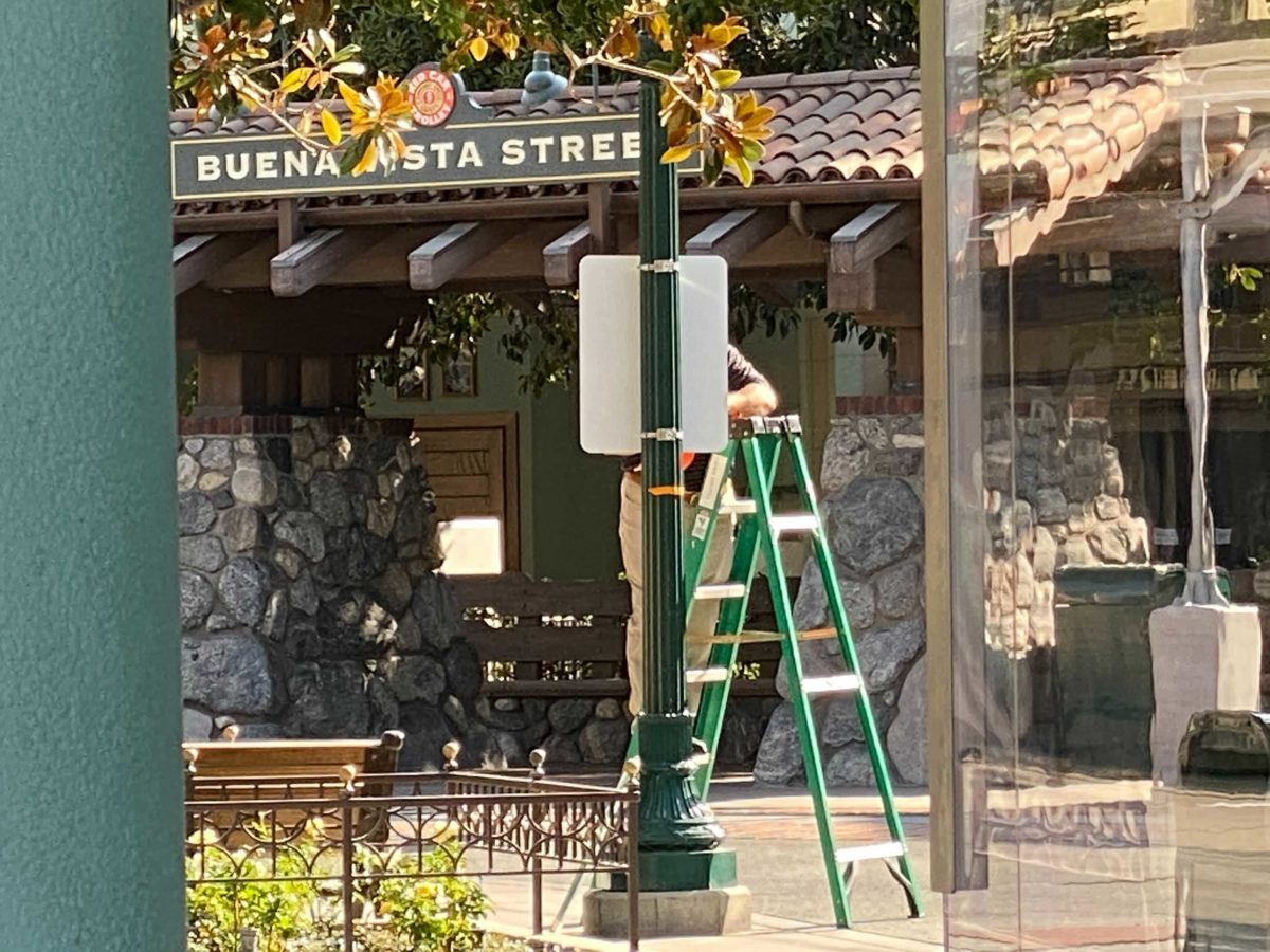 social-distancing-markers-installed-buena-vista-street-disney-california-adventure-16