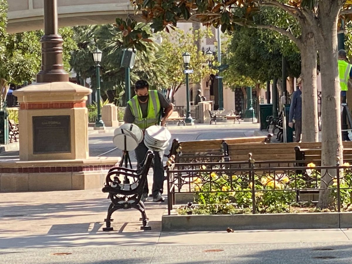social-distancing-markers-installed-buena-vista-street-disney-california-adventure-5