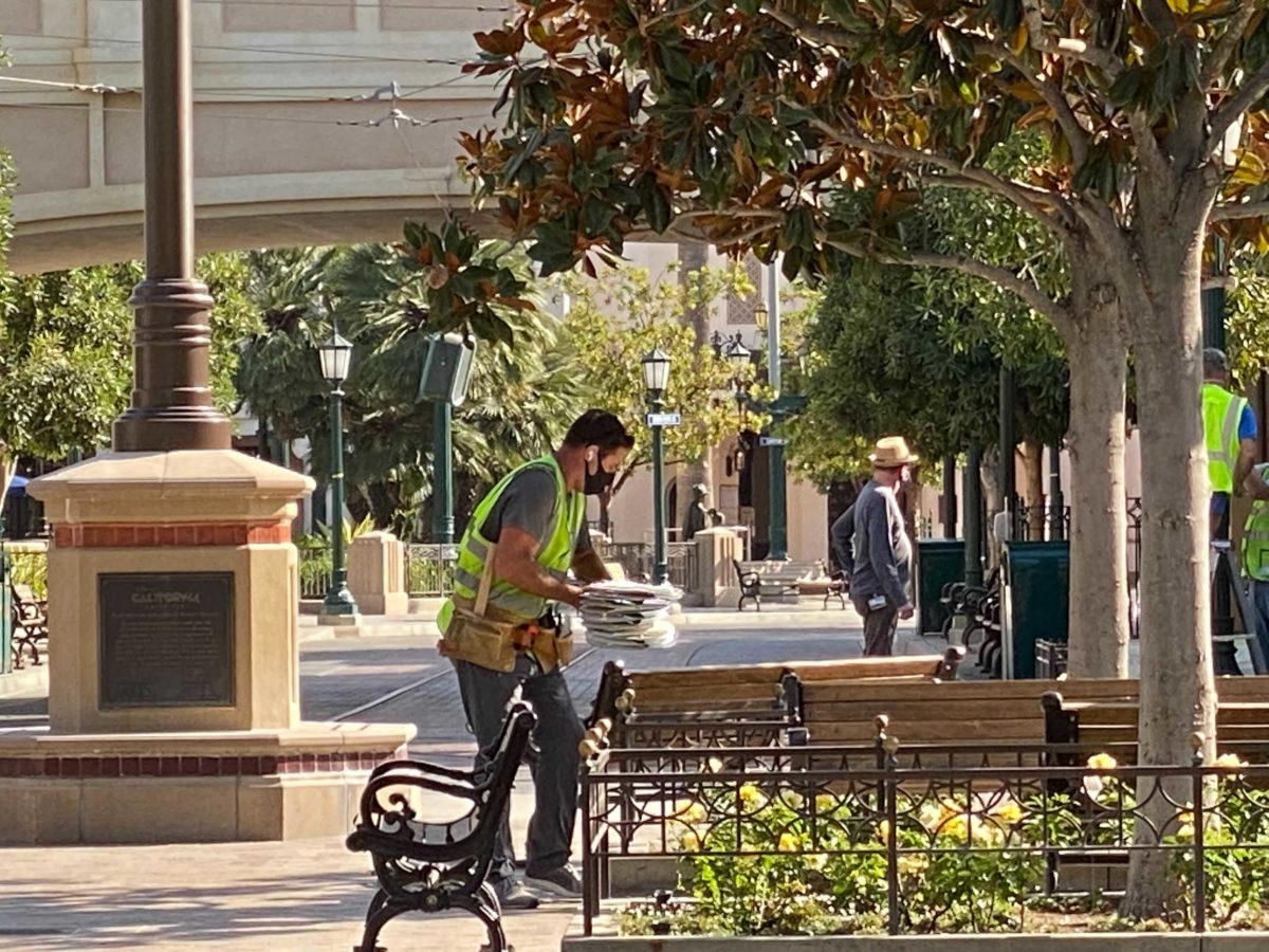 social-distancing-markers-installed-buena-vista-street-disney-california-adventure-6