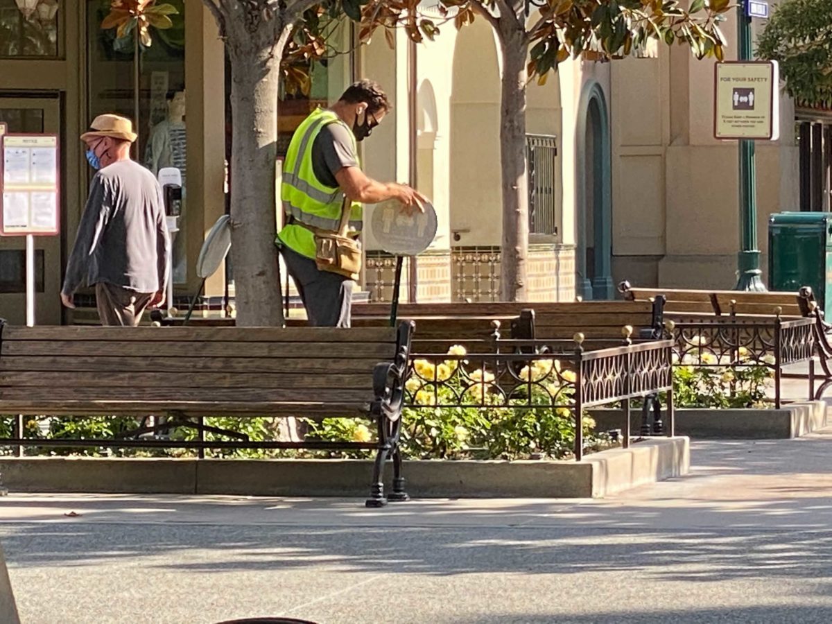 social-distancing-markers-installed-buena-vista-street-disney-california-adventure-7