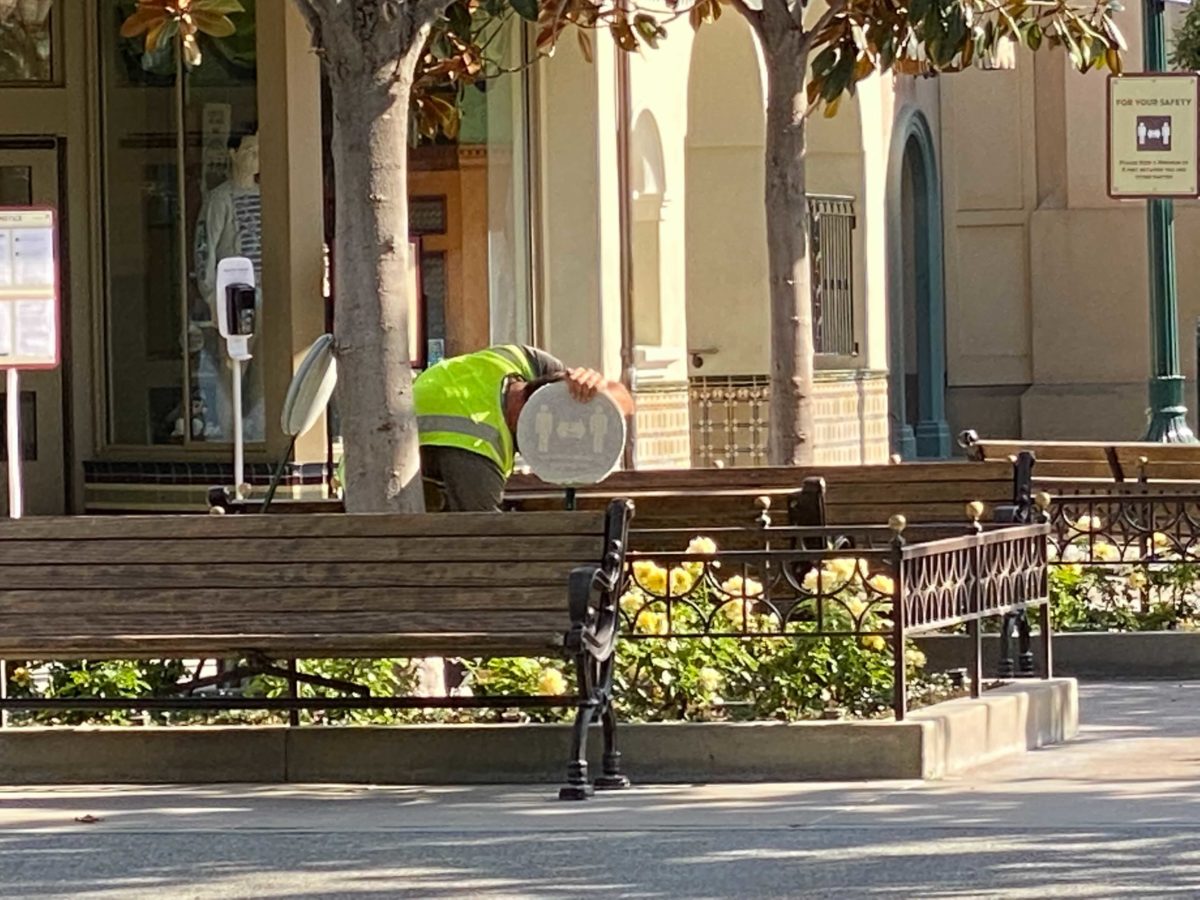 social-distancing-markers-installed-buena-vista-street-disney-california-adventure-9