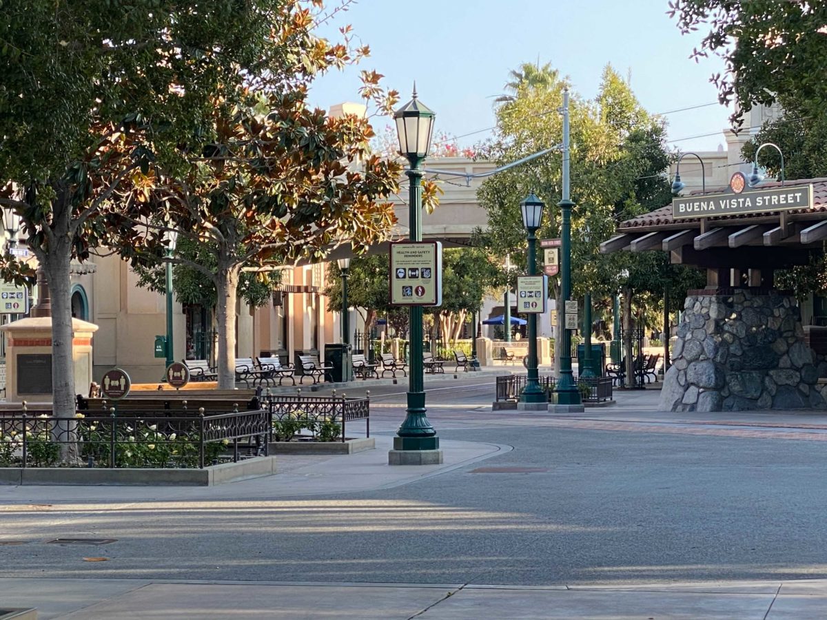 social-distancing-sign-safety-measures-signage-disney-california-adventure-1