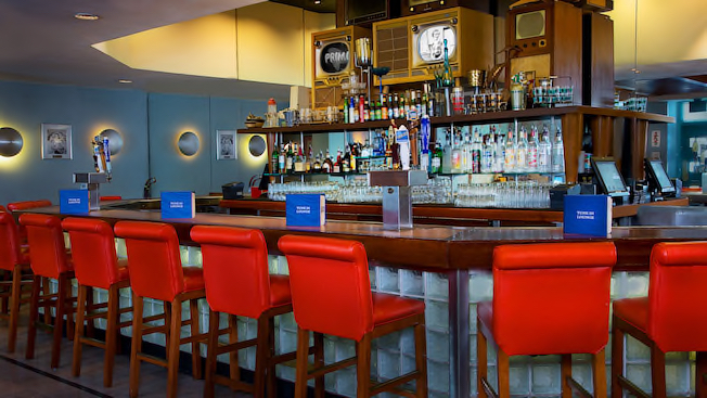 tune-in-lounge-gallery01