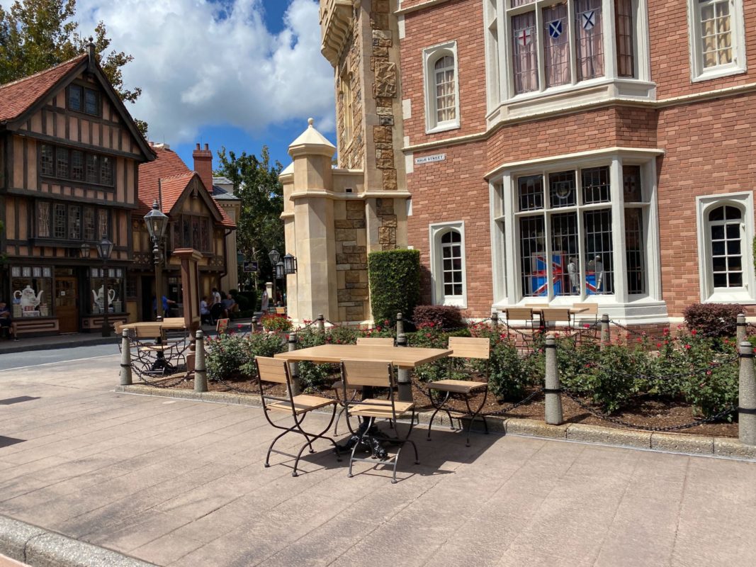 uk-pavilion-tables-chairs-3