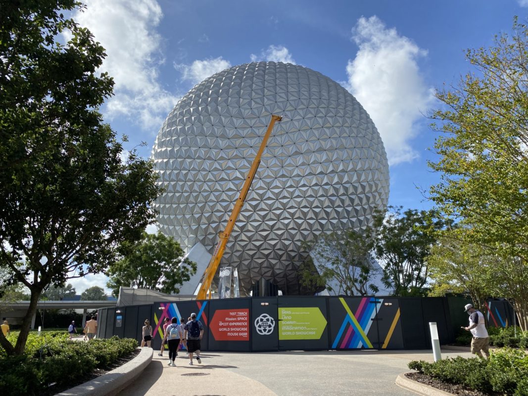 crane-working-on-fountain-lucite-pylons-spaceship-earth-epcot-10062020-4811237