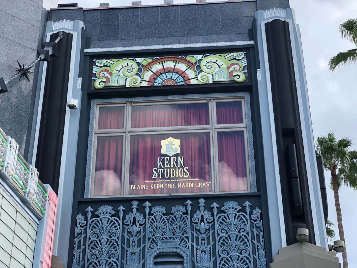 kern-studios-window-universal-studios-florida-4-3886087