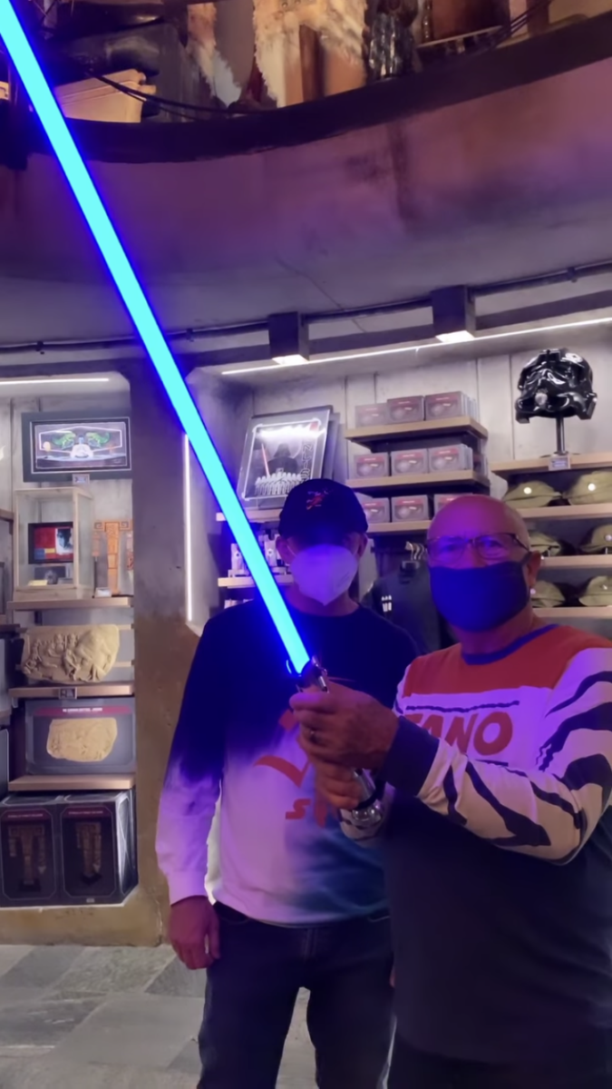 ahsoka-tano-lightsaber-ashley-eckstein-reveal_3-2715004
