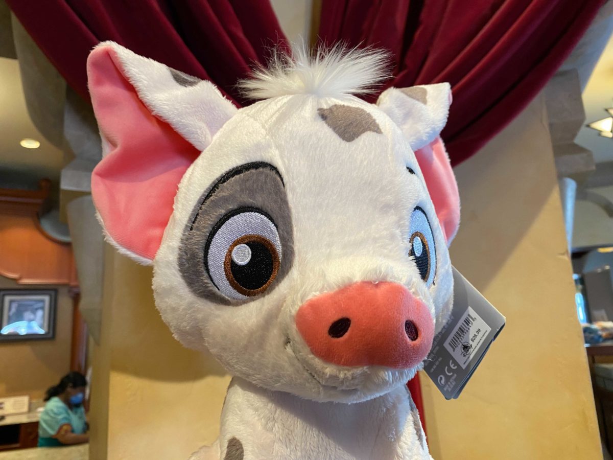 PHOTOS: New Sven and Pua Plush Big Feet Plush Arrive at Walt