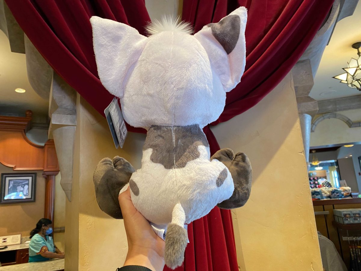 PHOTOS: New Sven and Pua Plush Big Feet Plush Arrive at Walt