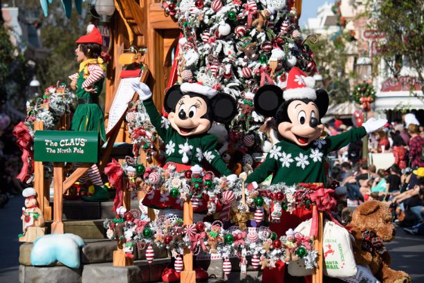 disney-parks-christmas-day-parade-2018-2019_1-7555218