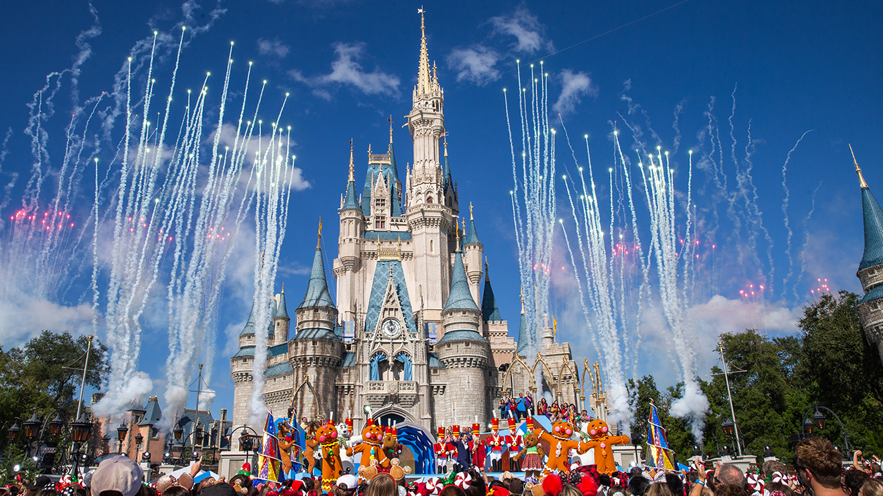disney-parks-magical-christmas-day-parade-on-abc