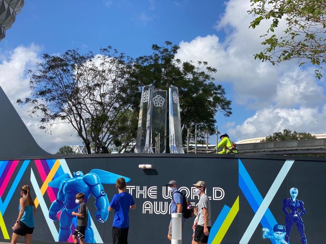 epcot-fountain-pylons-10-08-4