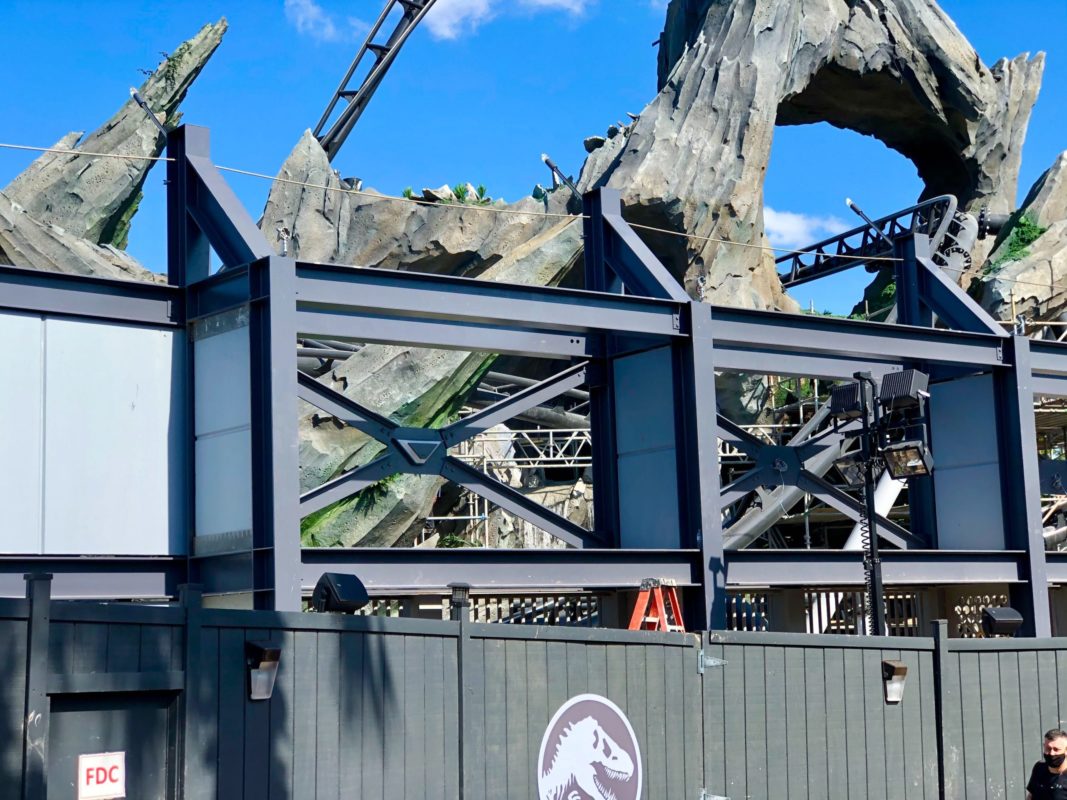 jurassic-world-velocicoaster-waterfall-featimg-islands-of-adventure-1-1400277