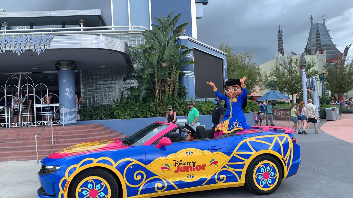 mira-royal-detective-disney-junior-cavalcade_2