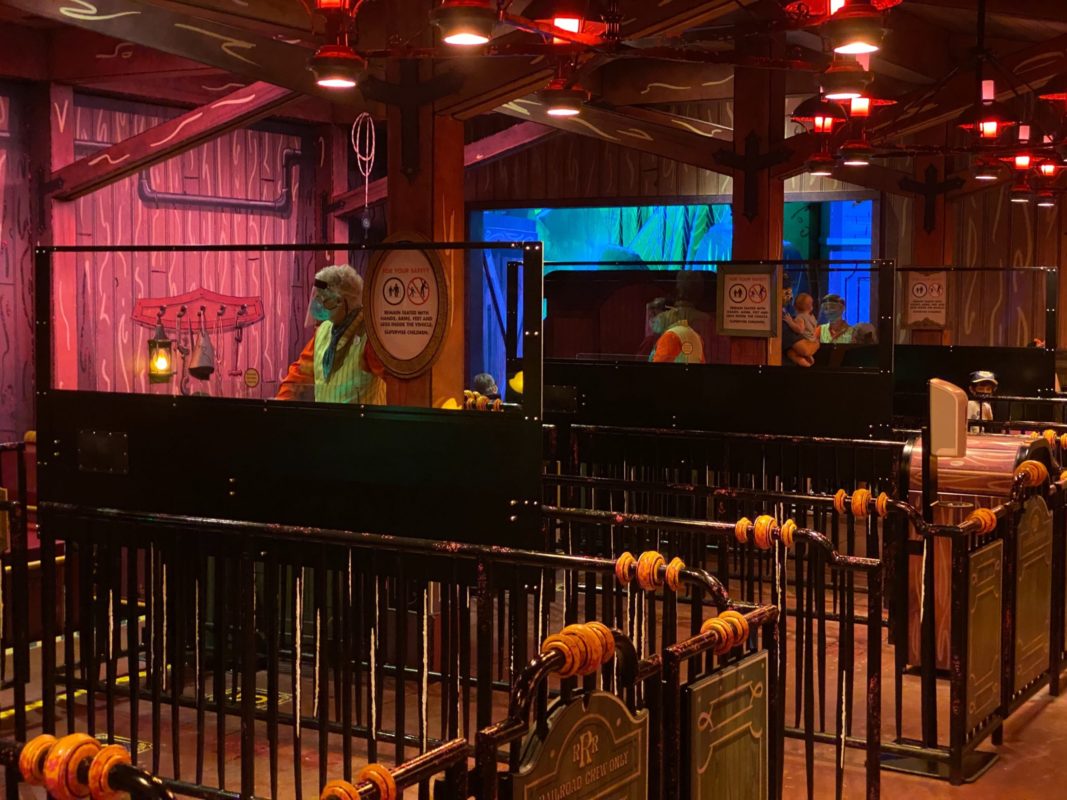 mmrr-plexiglass-queue-dividers-3