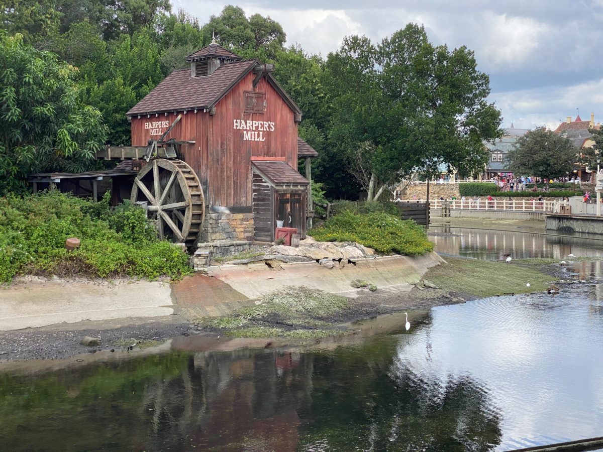 riverboat-track-rivers-of-america-magic-kingdom-oct-2020_6