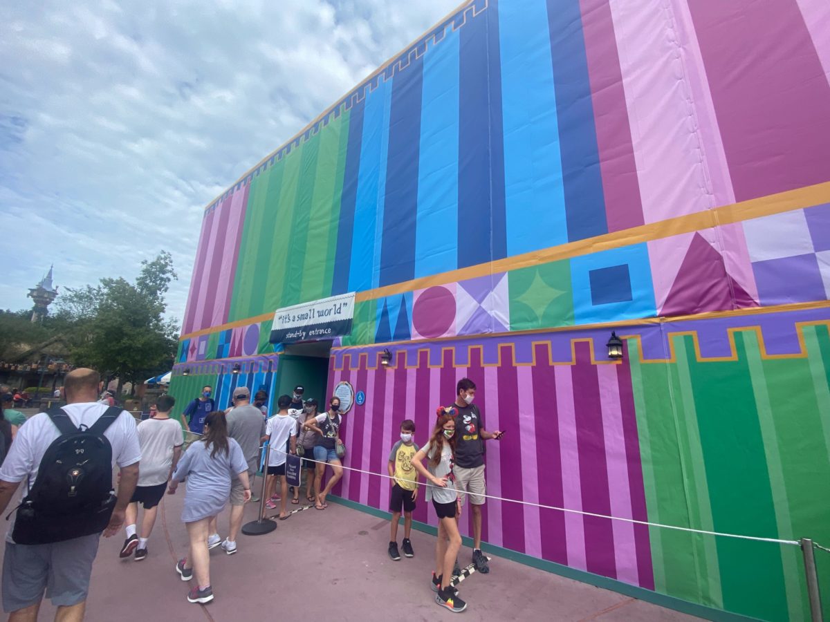 small-world-themed-scrim-construction-1020_12