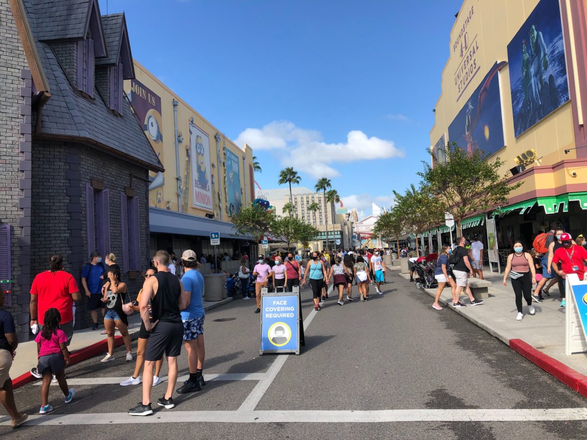 universal-orlando-10-18-crowds-24
