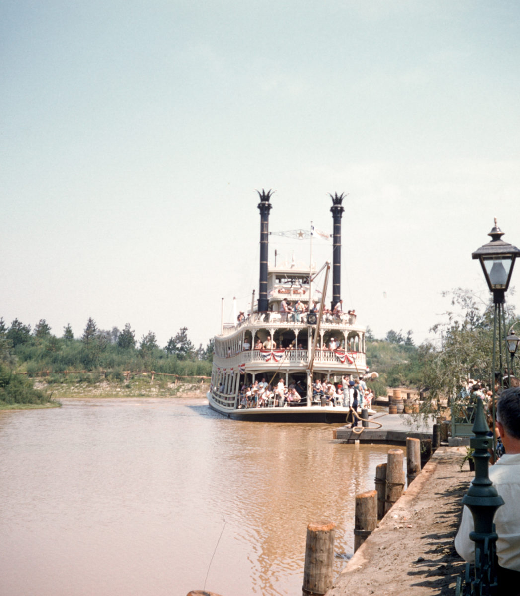 3d-disneyland-the-mark-twain-july-1955-3719897