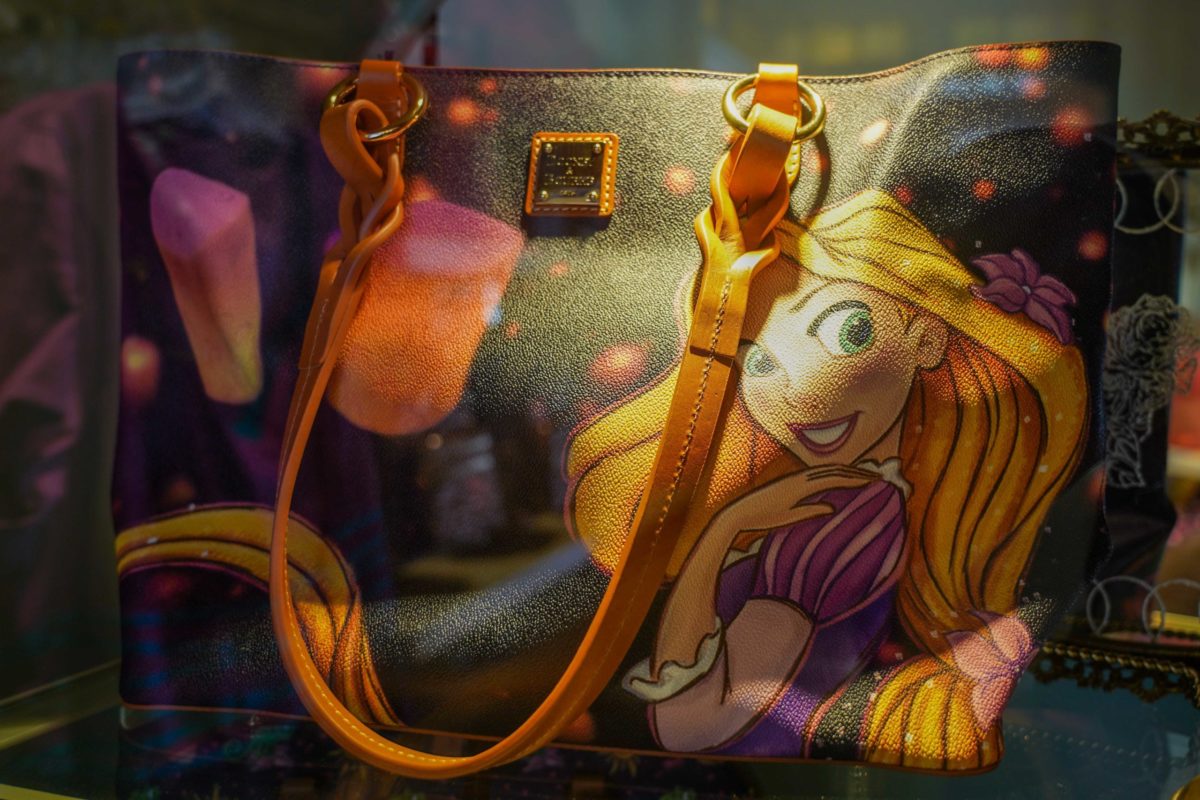 dooney-bourke-cats-dogs-tangled-2-7772068